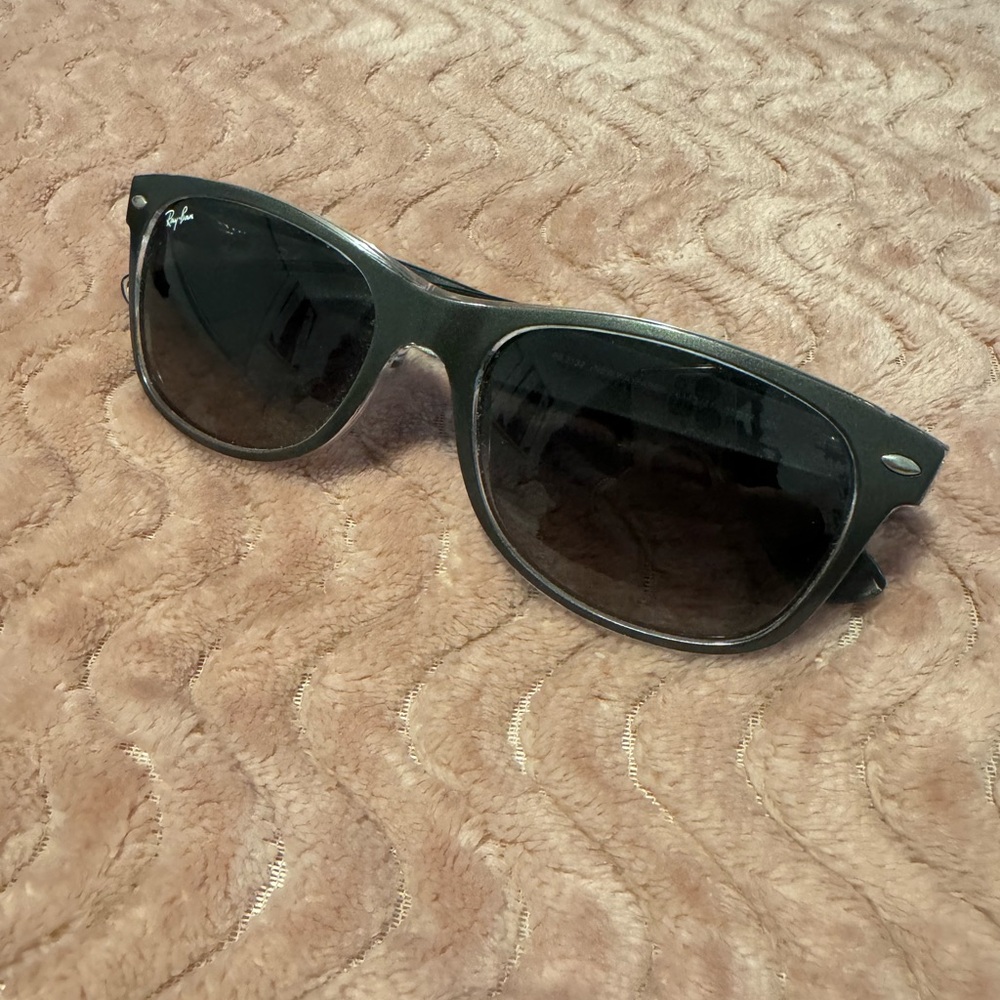 Grey Ray Bans- discount shipping
